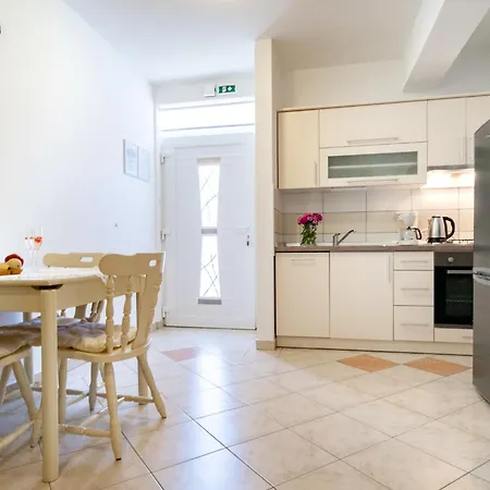 Mistral-4 By Interhome * Lopar