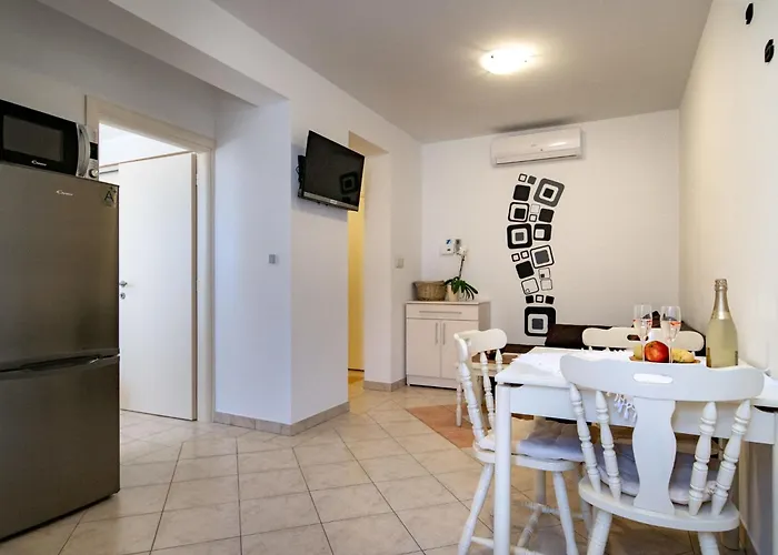 Mistral-4 By Interhome Apartment Lopar