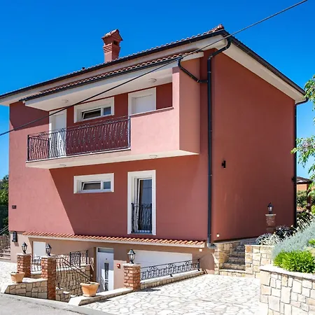 Mistral-4 By Interhome