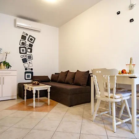 Mistral-4 By Interhome
