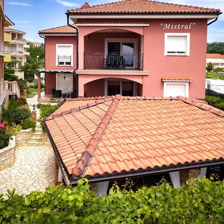 Mistral-4 By Interhome Lopar