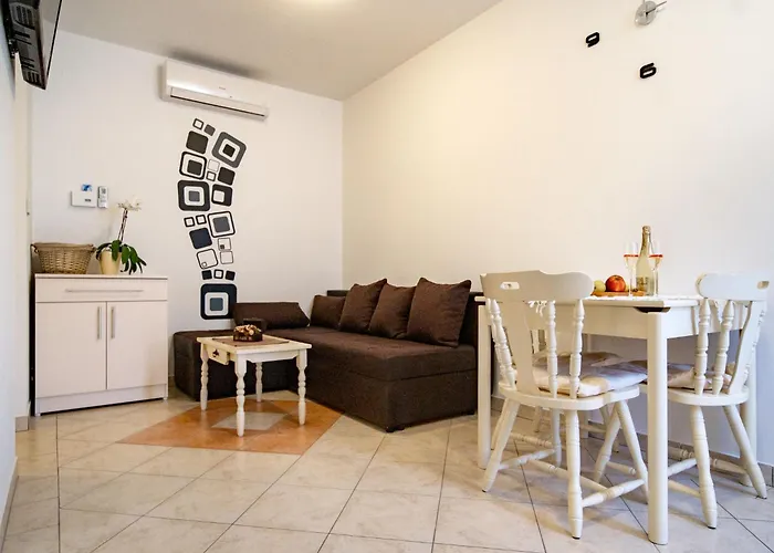 Mistral-4 By Interhome